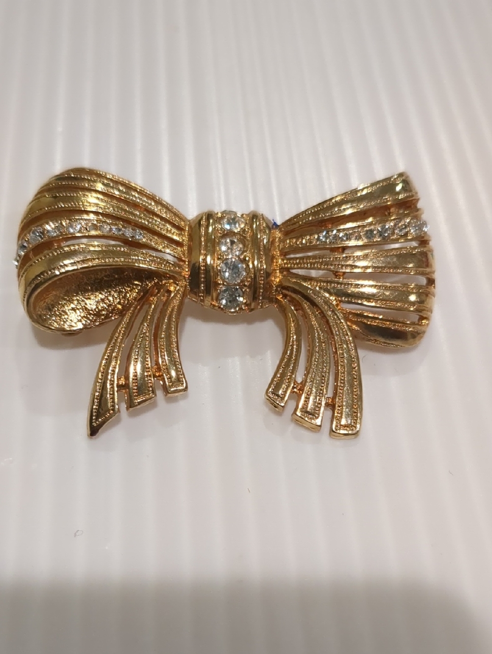 Vintage Czech gold-tone Bow Pin Brooch Clear Glass Rhinestones